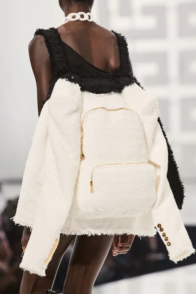 Look 48